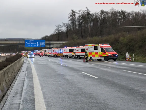 Massenkarambolage mit mehreren eingeklemmten Personen, A3 Richtung Würzburg, 24.03.2024