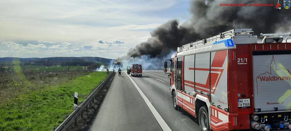 Brand - mehrere LKW, Personen in Gefahr, A3 Richtung Würzburg, 22.03.2023