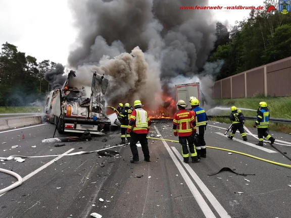 Brand mehrere LKWs, A3 Richtung Würzburg, 06.06.2019