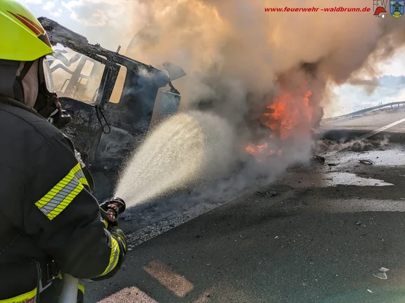 Brand LKW - Personen in Gefahr, A3 Richtung Würzburg, 07.07.2023